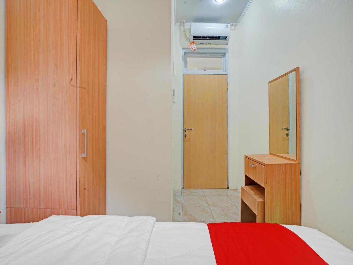 Oyo 90804 Oma Uti Homestay Syariah Yogyakarta Extérieur photo